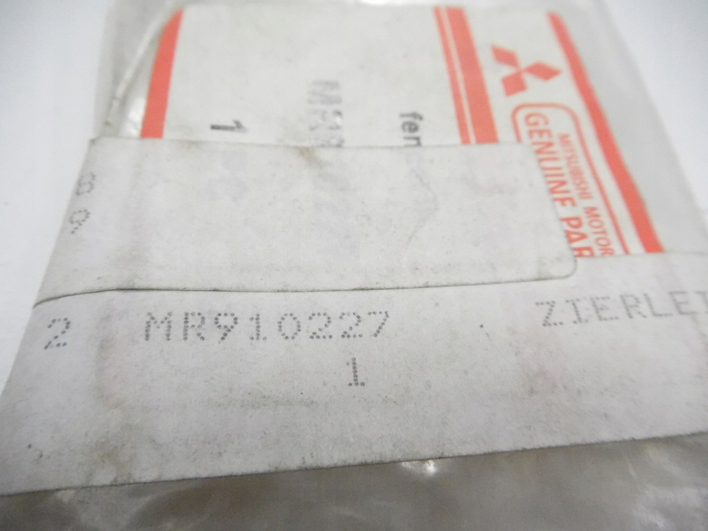 фото №7, Молдинг крыла левая mitsubishi carisma оригинальный номер mr910227