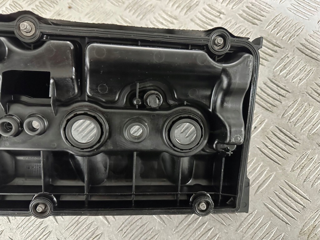 Skoda fabia iii 1.4 tdi cut крышка клапанов 04b103469k Оригинал