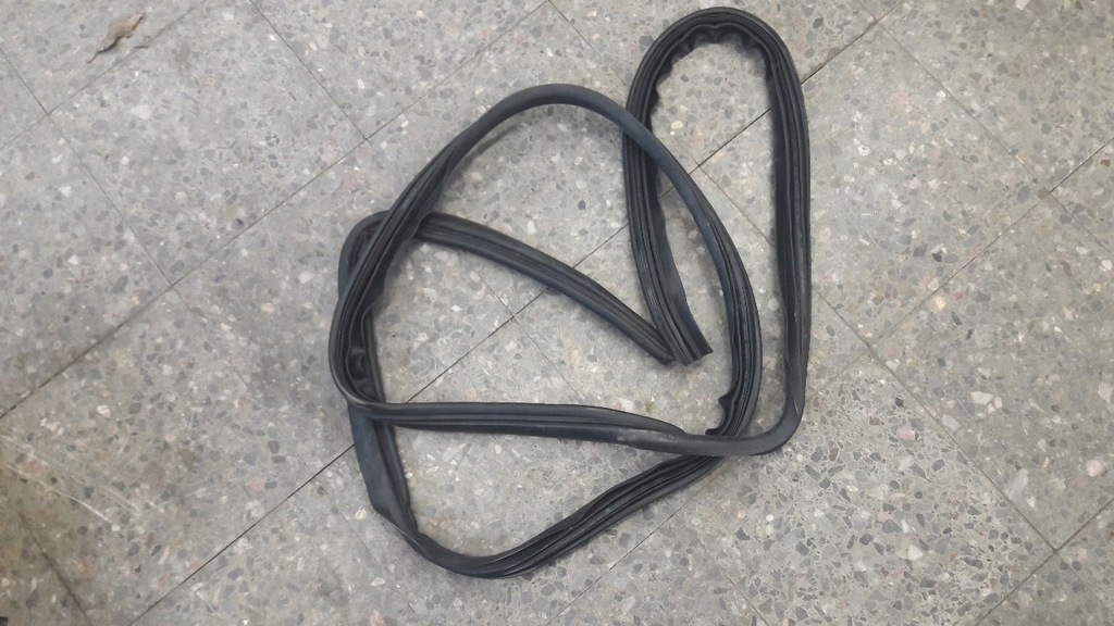 фото №9, Уплотнитель дверь правый перед alfa romeo 147 3d