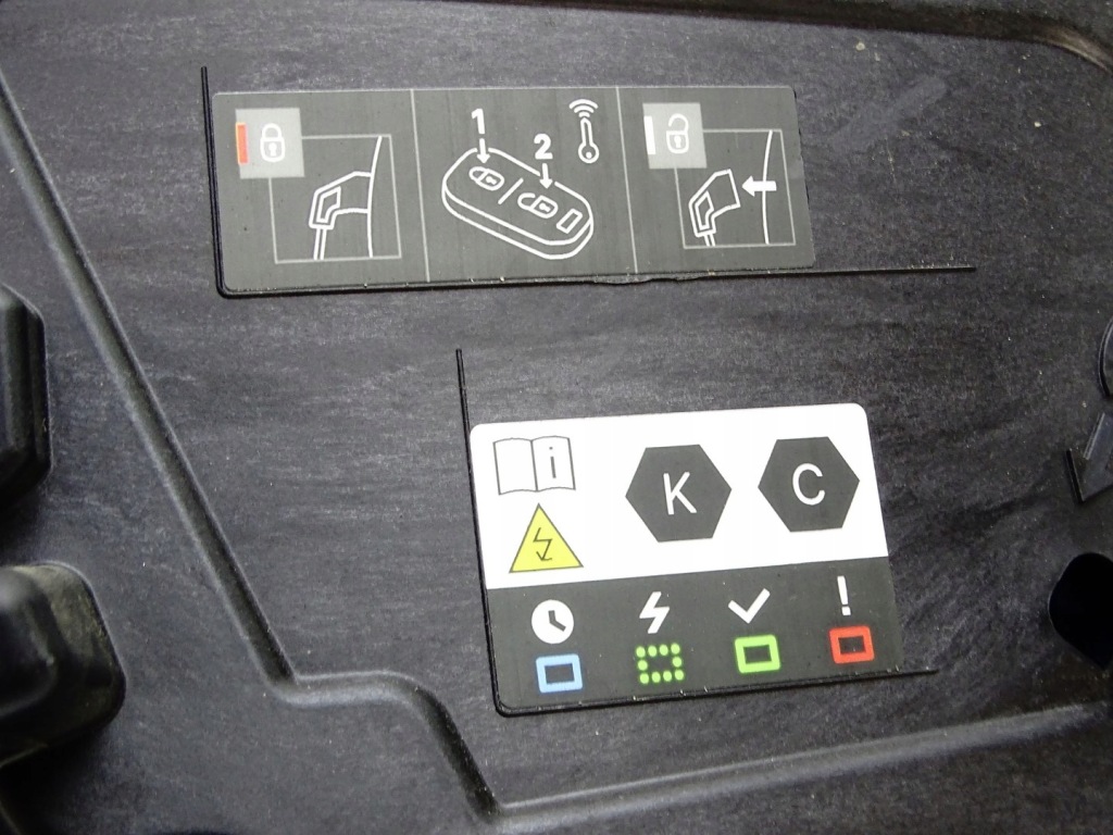 Кришка роз'єм заряджання акумулятора peugeot e 2008 ii електрик 9831684680 Київ