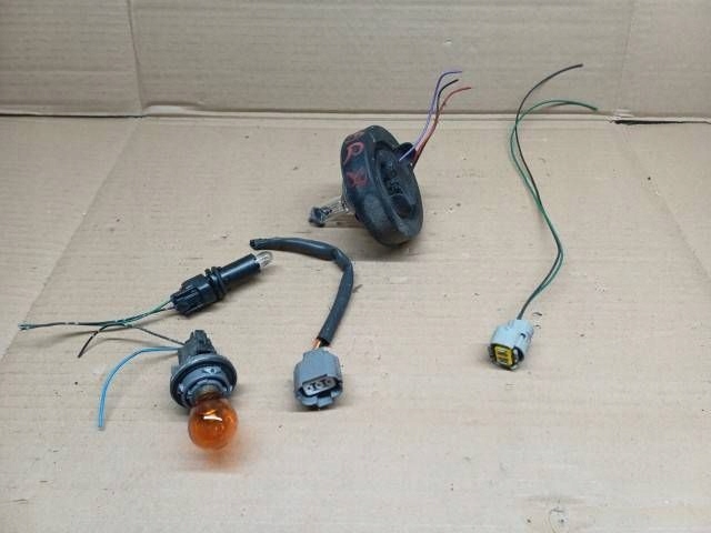 фото №6, Mitsubishi space star ii 13- электропроводка разъёмы лампы перед