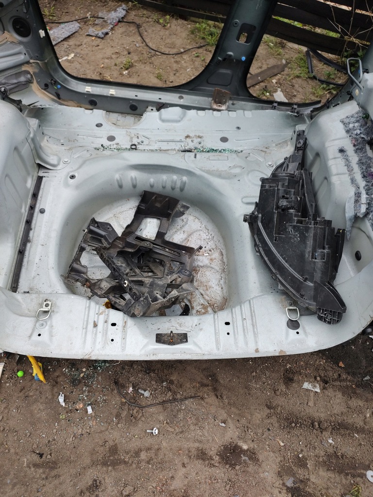 фото №1, Pas задний поддон пол багажника peugeot 2008