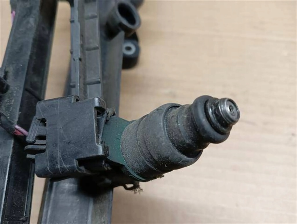 фото №1, Audi a3 a4 1.6 8v форсунка пального 037906031al