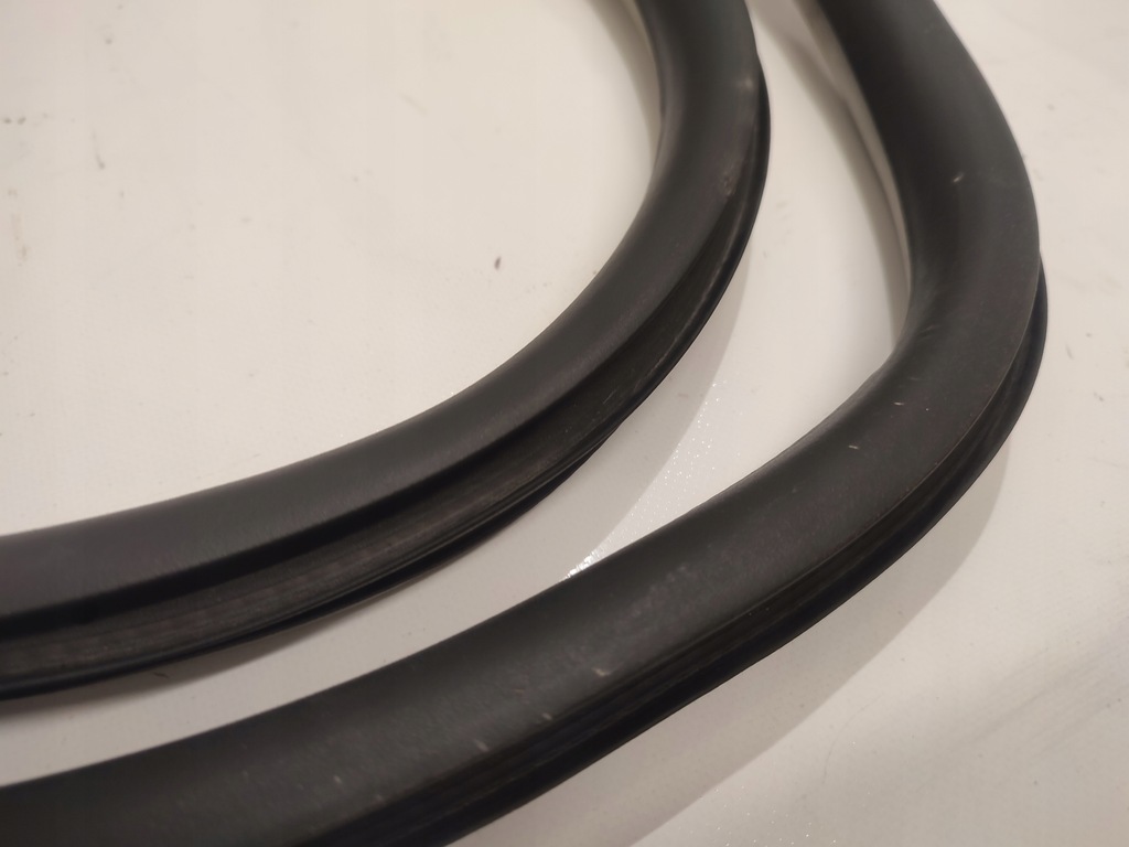 фото №3, Citroen c4 picasso ii прокладка кузовна двері правий задня