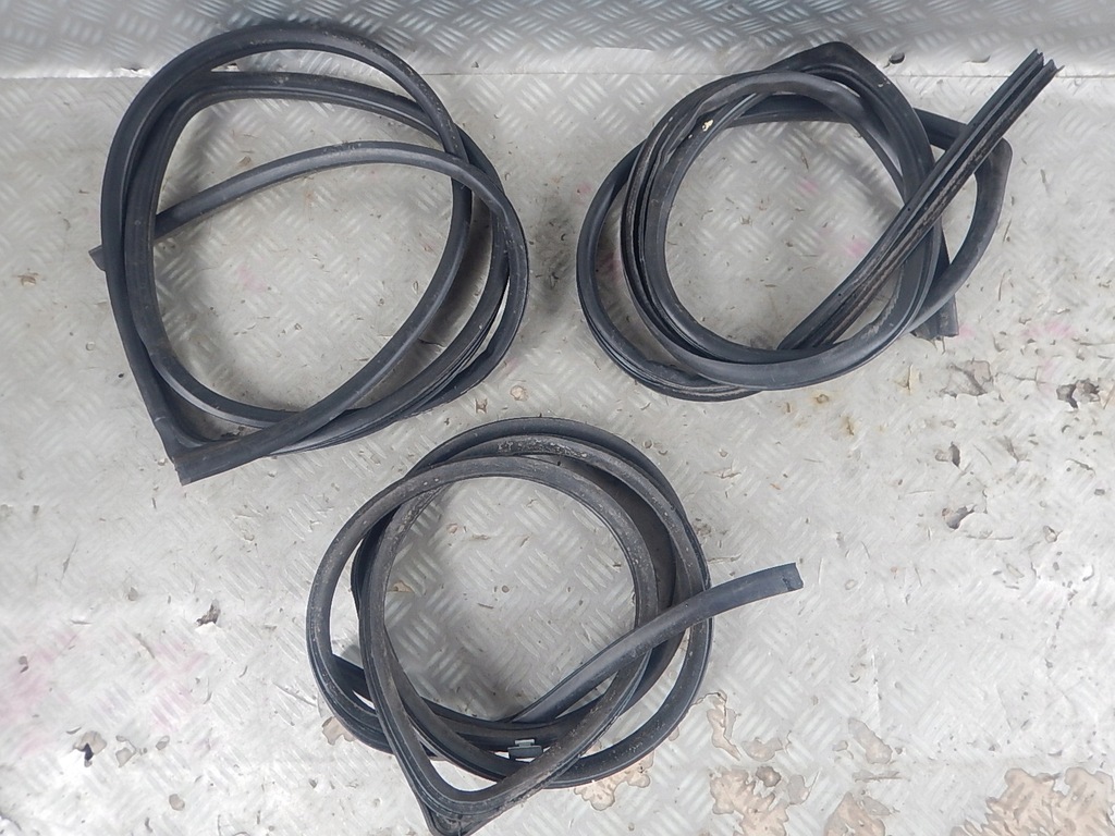 фото №1, Toyota corolla verso ii ліва прокладка навколо двері перед