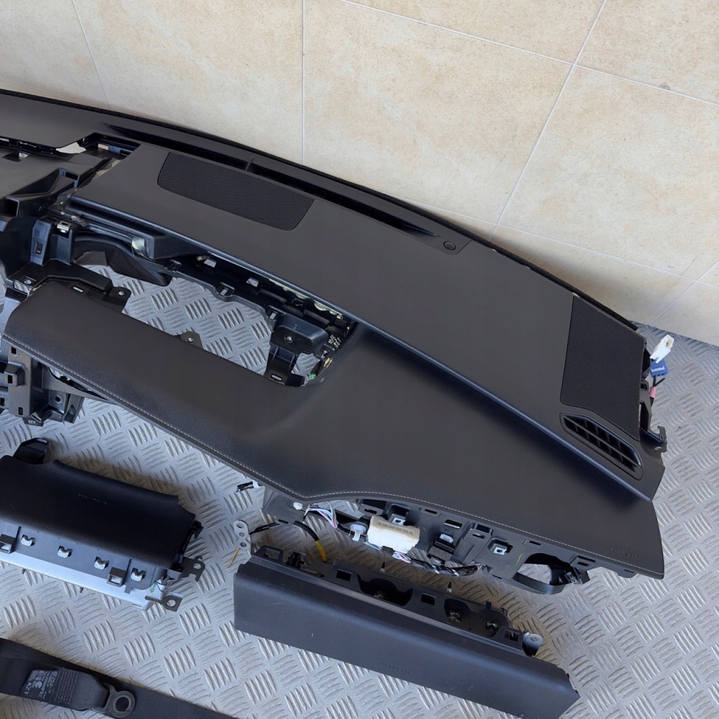 Приборная панель панель  подушка безопасности lexus ux 250h hybrid 2019 rok Оригинал