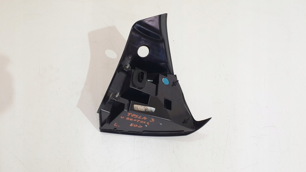 Tesla iii 3 led лампа левая задний  задняя 1077399-00 с Разборки