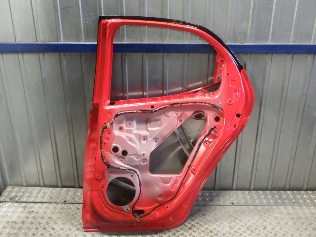 Купить Дверь правое  задний задняя toyota yaris 4 iv