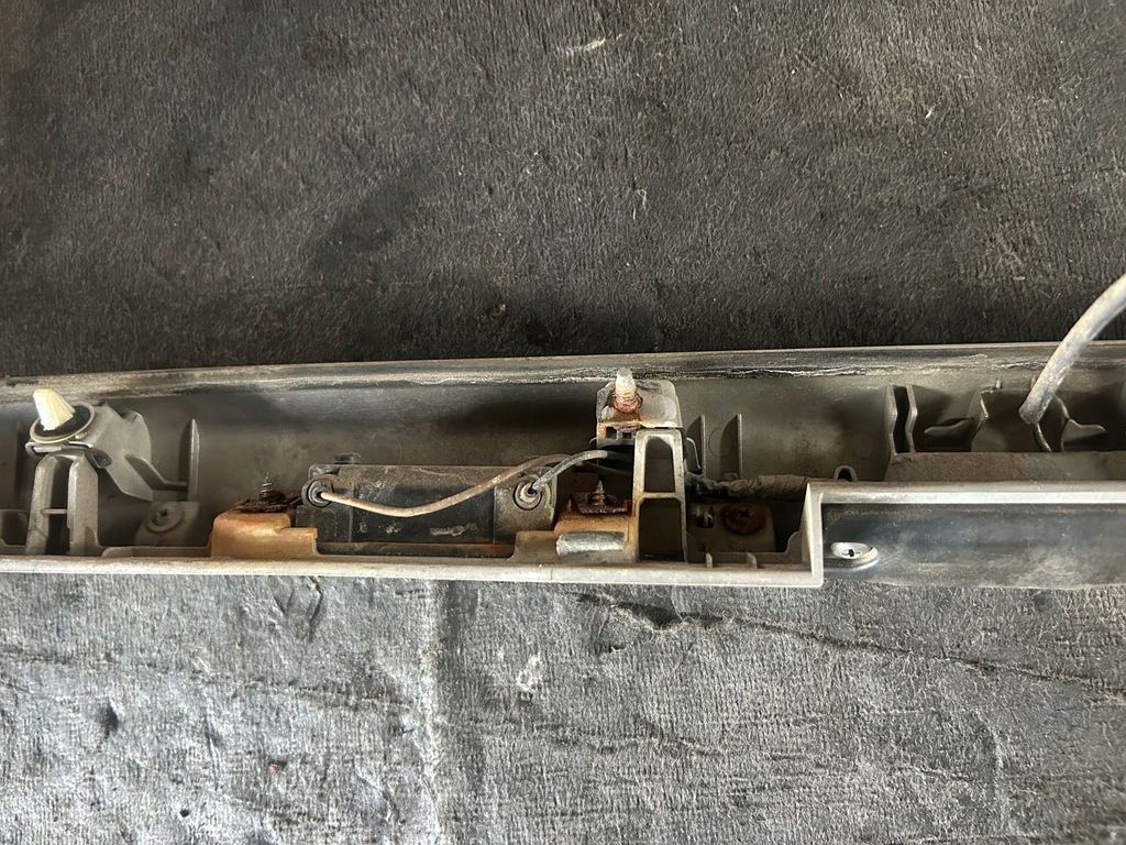 фото №9, Kia ceed i kombi накладка кнопка крышка багажника задняя багажника 9s