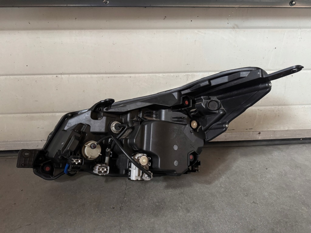 Subaru forester iv рестайлінг  фара правий full led Доставка