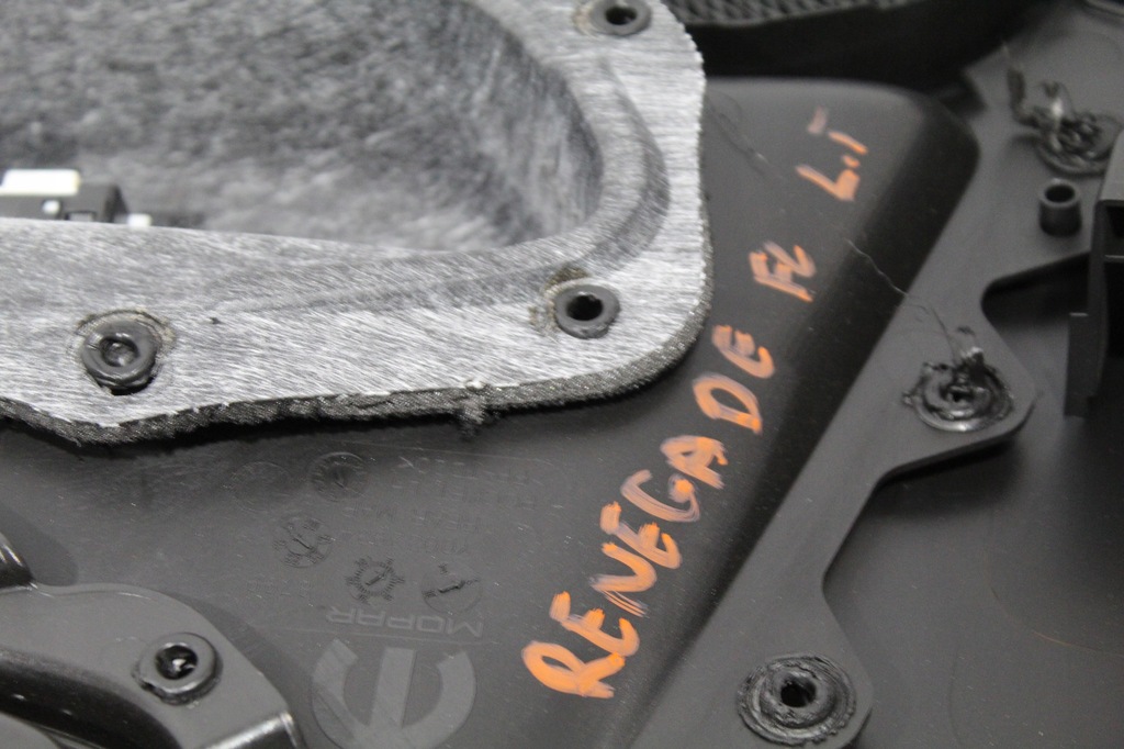 фото №2, Обшивка двері лівий задня jeep renegade lift