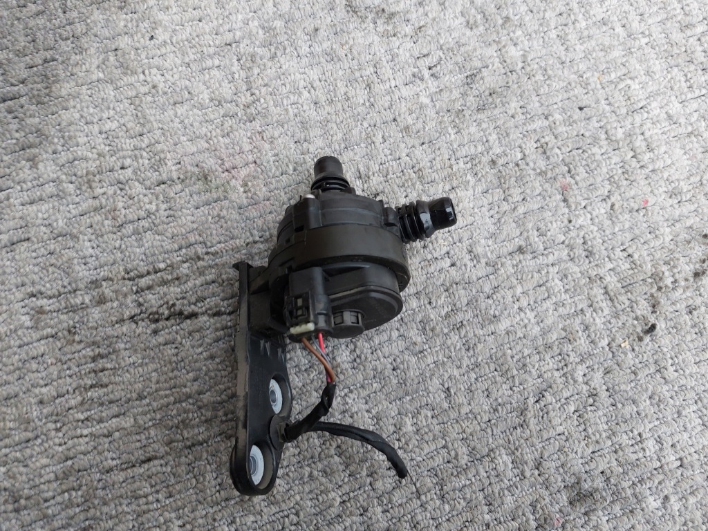 фото №1, Дополнительная насос wody bmw g11 21r