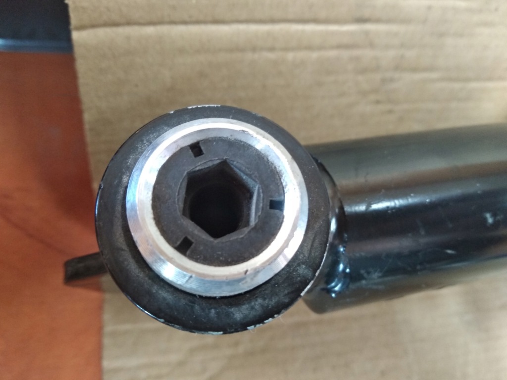 Амортизатор абсорбер бампера передний левое  audi a4 quattro 8d0807271a в Украине