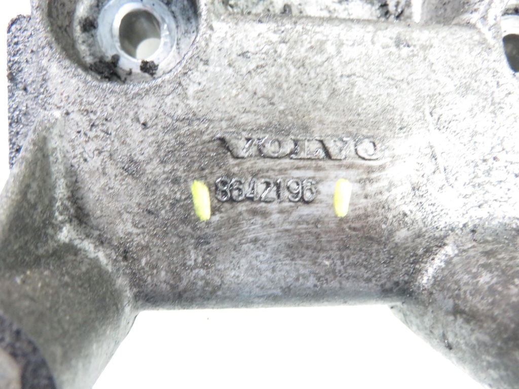 фото №2, Кронштейн генератора volvo s80 2.4 8642196