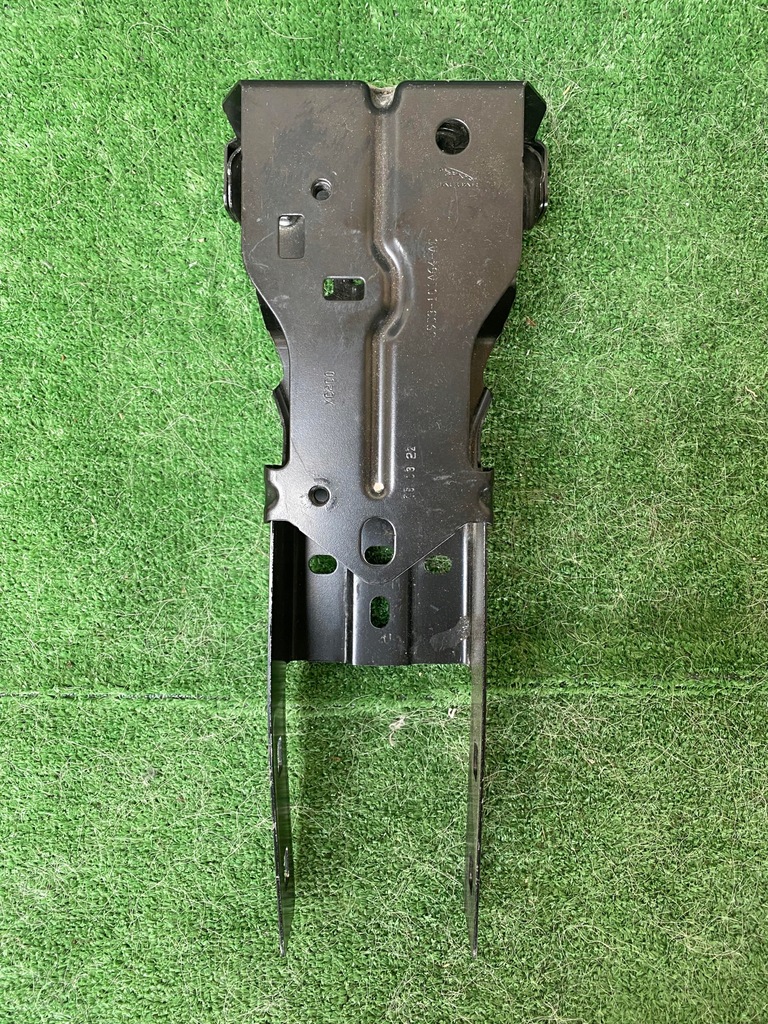 фото №13, Jaguar i-pace правая накладка бампера заднего