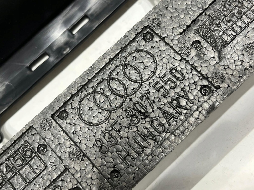 Накладка кронштейн za решётка + абсорбер audi q3 83a sportback 83f853222 с Разборки