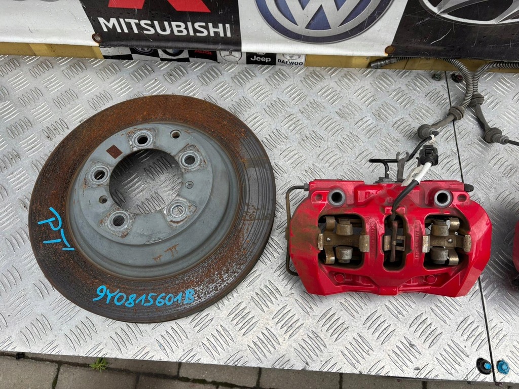 фото №5, Porsche taycan 4s суппорт taracza задняя левый правый 9j1615403ab 9j1615404ab