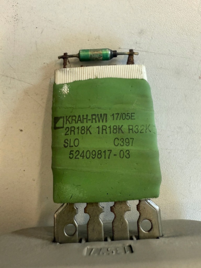 Резистор обдув alfa romeo 159 52409817 Доставка