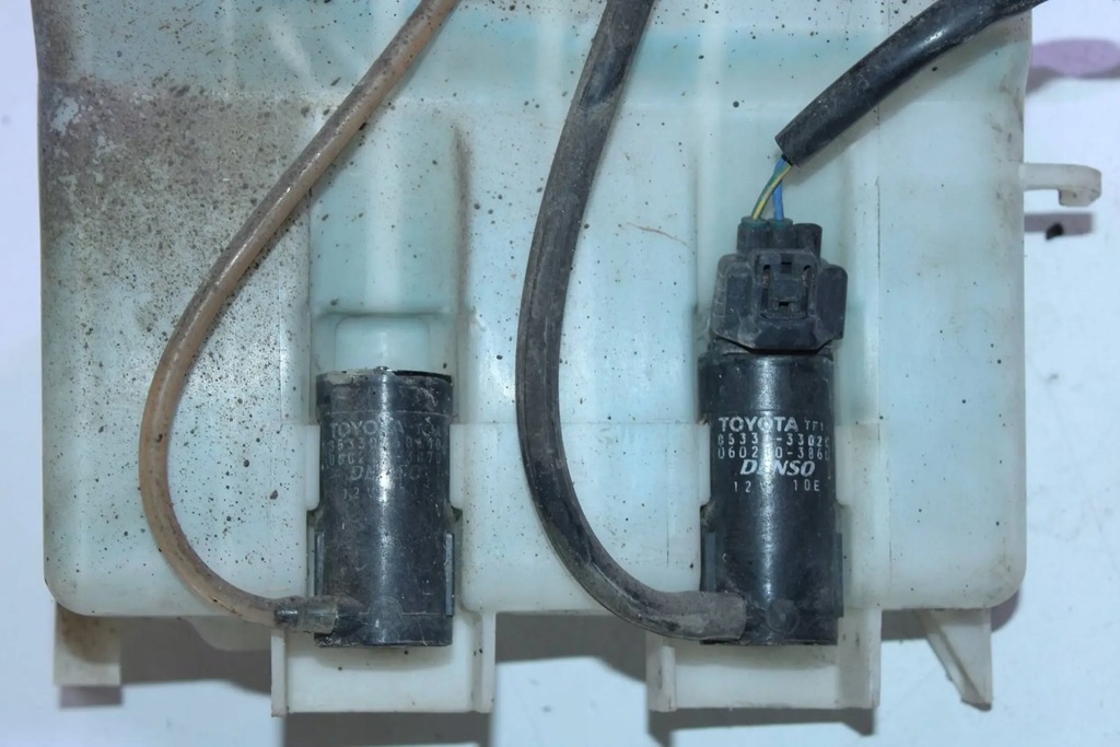 фото №6, Бачок омывателя toyota avensis verso помпа