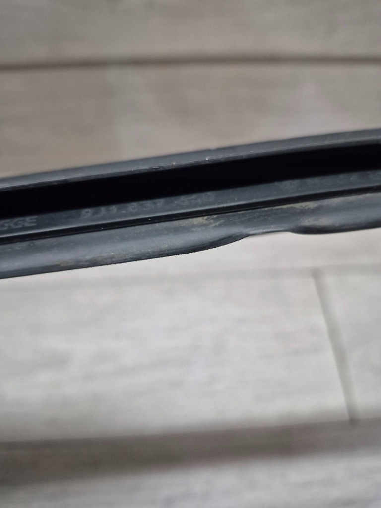 фото №9, 11533. taycan прокладка поріг двері правий перед 9j1837640