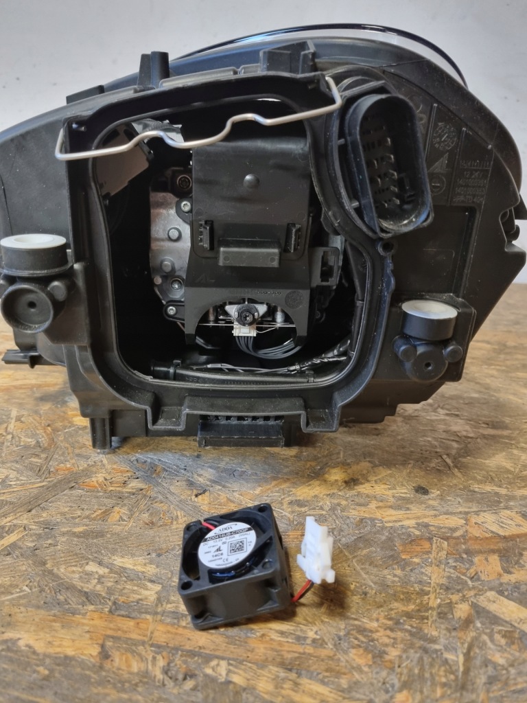 Фара фара porsche macan 95b рестайлінг  full led Зі Шроту