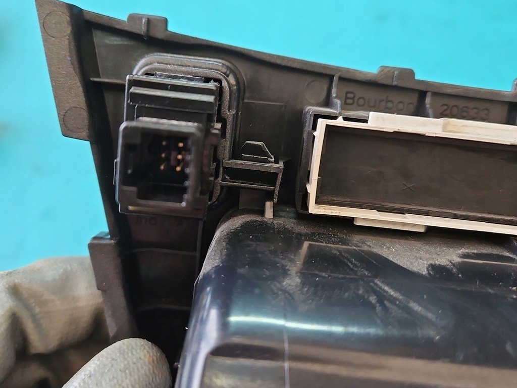 фото №8, Бардачок пасажира toyota avensis iii t27 europa