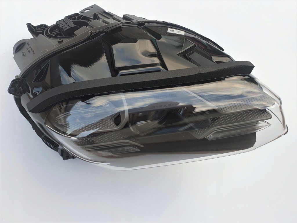 фото №1, Porsche taycan 9j1 full led правый лампа 9j1941060f