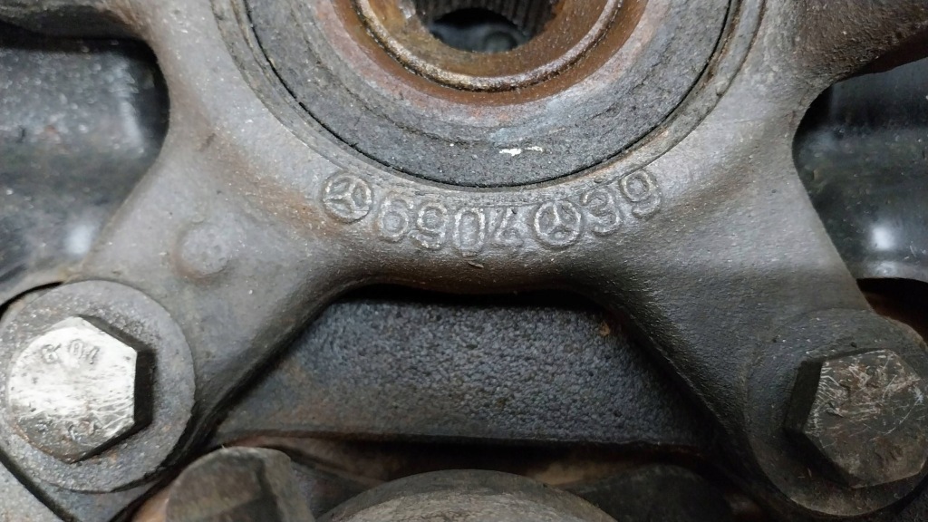 Поворотный кулак ступица суппорт правый перед 6904 mercedes a w169 w245 Недорого