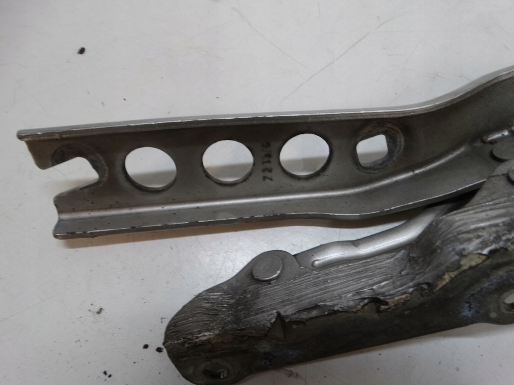 фото №13, Петля капот правый skoda octavia ii 1z0823302c