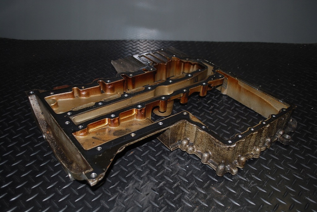 фото №9, Audi a8 d2 6.0 w12 поддон масляная верхний 07c103805t