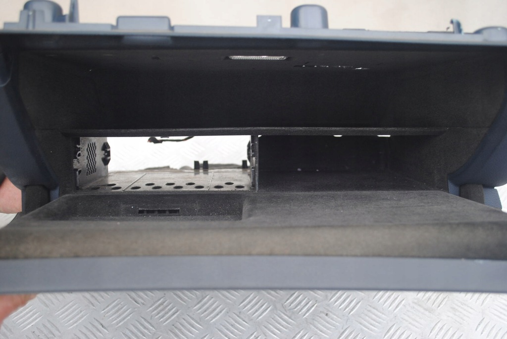 фото №8, Бардачок пасажира справний audi a6 c6 granatowy