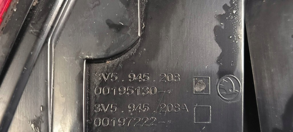 фото №8, Лампа права задня 3v5945208a skoda superb iii