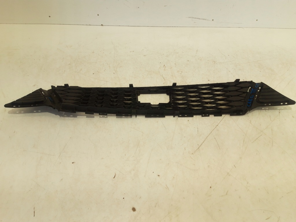 фото №10, Kia оригинальный номер 86561-j7710 решётка бампера gtline