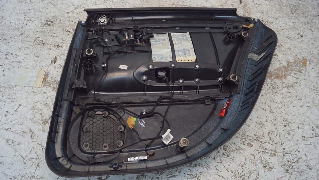 фото №9, Обшивка дверь левый задняя audi a4 b7