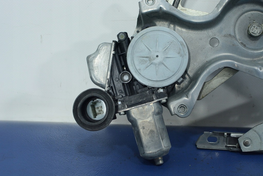 фото №4, Lexus ct200h подъемник передний левый