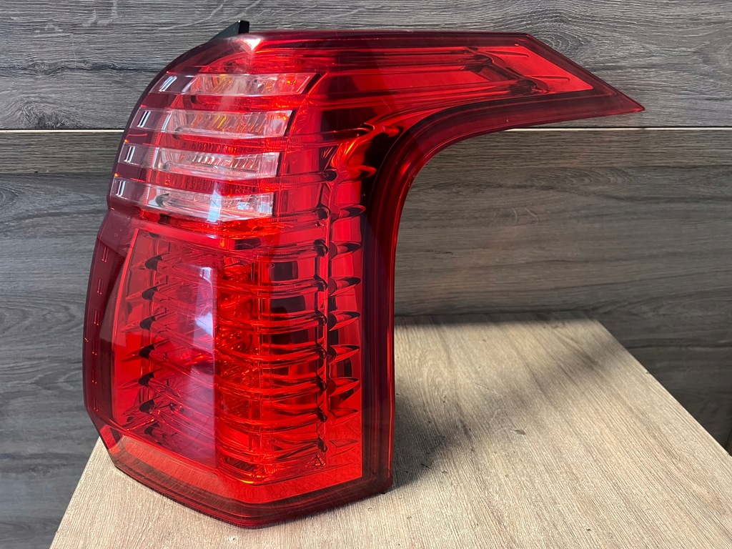 фото №1, Лампа правая задняя задняя peugeot 5008 26120202