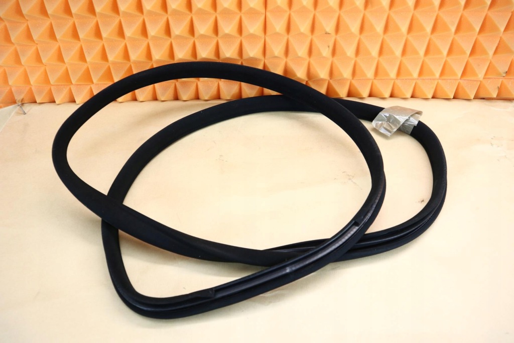 фото №1, Mercedes w204 прокладка кузовная дверь правая задняя