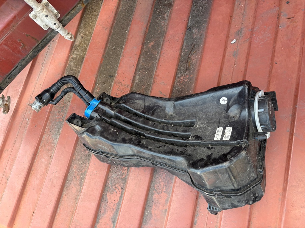 фото №1, Audi q7 ii q8 бак adblue 4m0131878