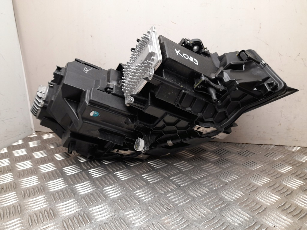 Купить Лампа передняя bmw 3 2022 с левый le16c6385