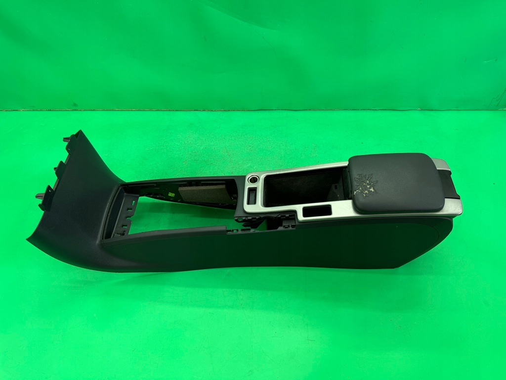 фото №1, Тунель середній підлокітник рамка 30755374 volvo c30 06- europa