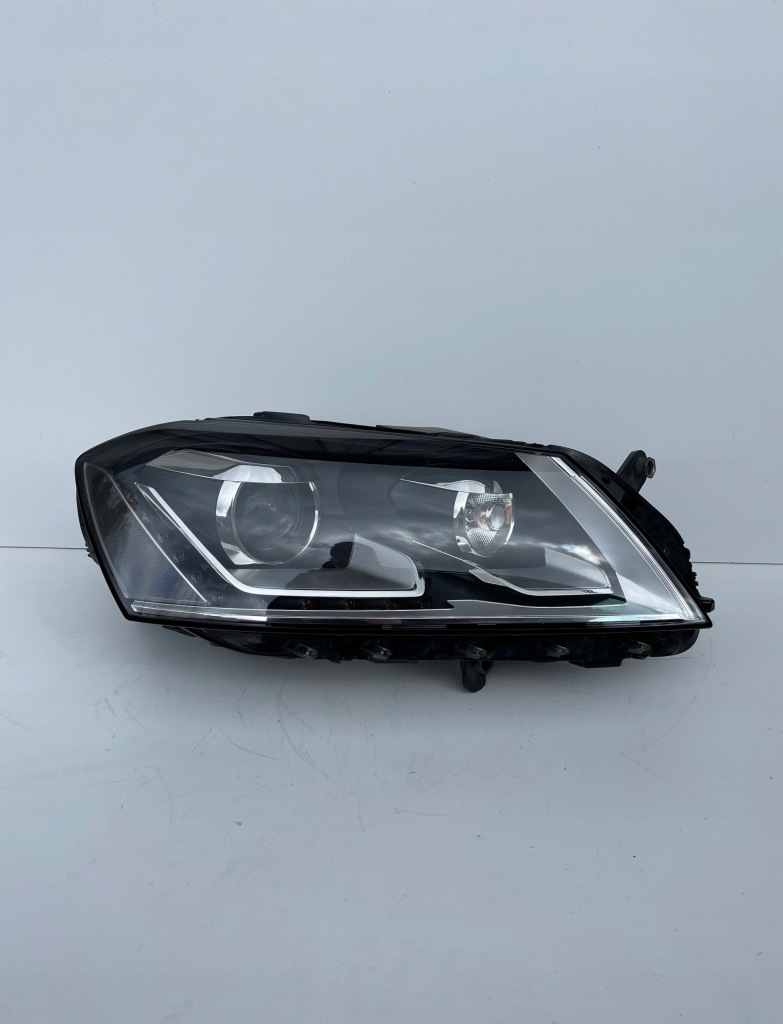 фото №1, Лампа права bi ксенон поворотний passat b7 19!