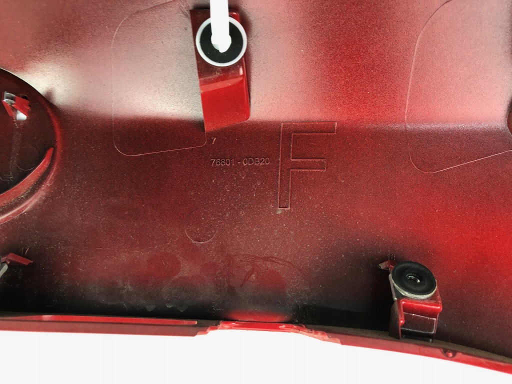 фото №8, Toyota yaris iii накладка крышки задний 76801-0db20