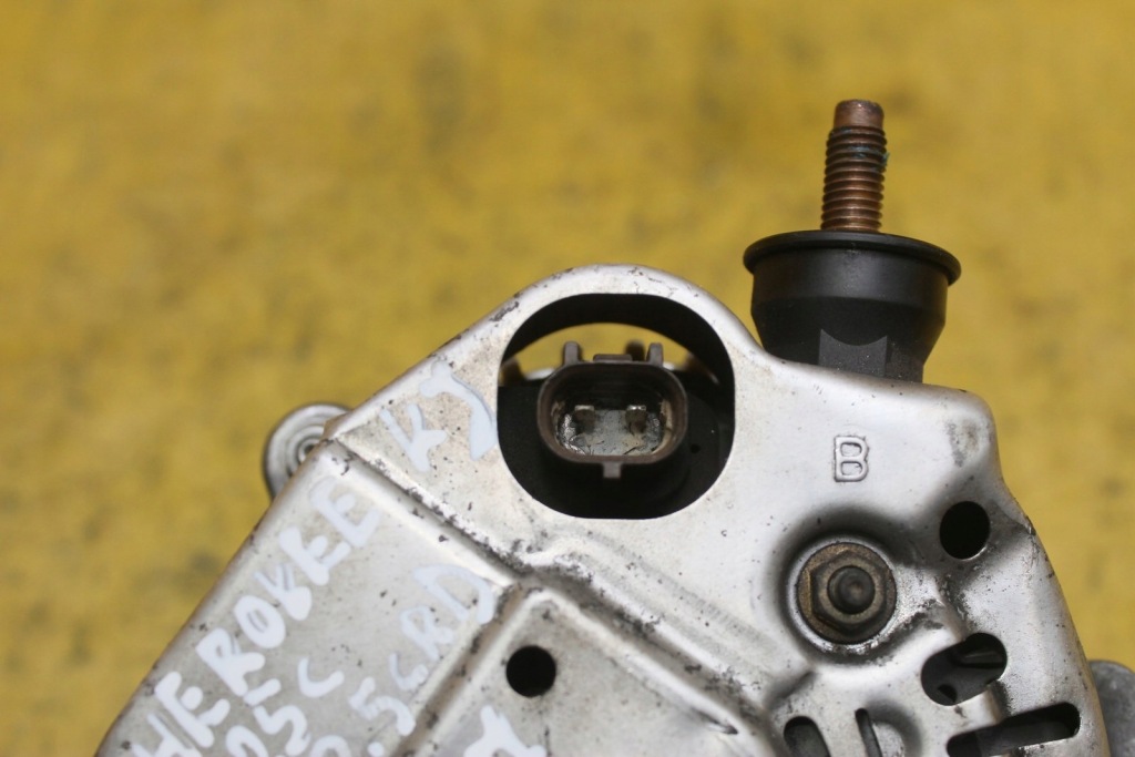 Генератор 56041578ae cherokee kj 2.5 crd vm25c Недорого