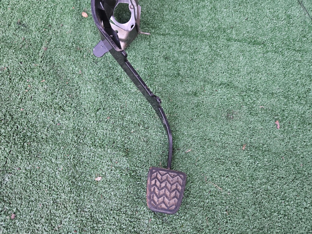 фото №4, Педаль зчеплення toyota corolla verso ii 04-