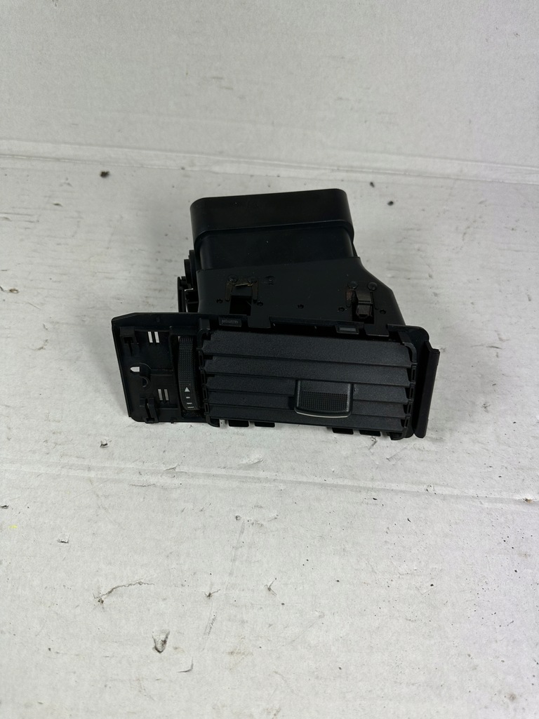 фото №1, A6 c5 решётка обдув правая 4b1820902