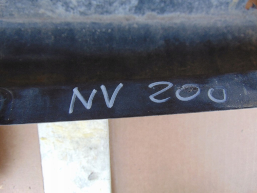 Бампер задний nissan nv200 2010- с odblaskami Киев