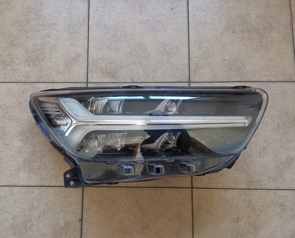 фото №1, Volvo xc40 лампа права mid led 32342525