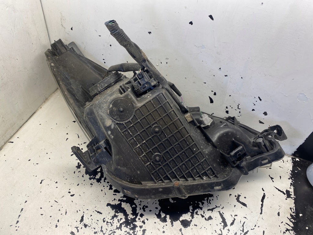 фото №10, Subaru trezia лампа лівий перед