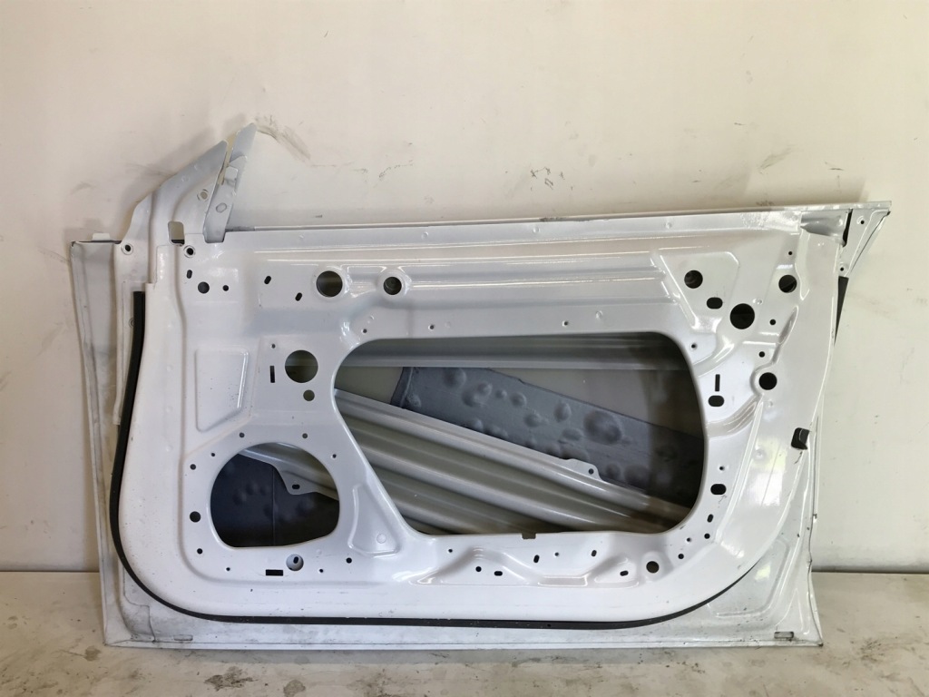 Tesla model 3 iii дверь правый перед в Украине