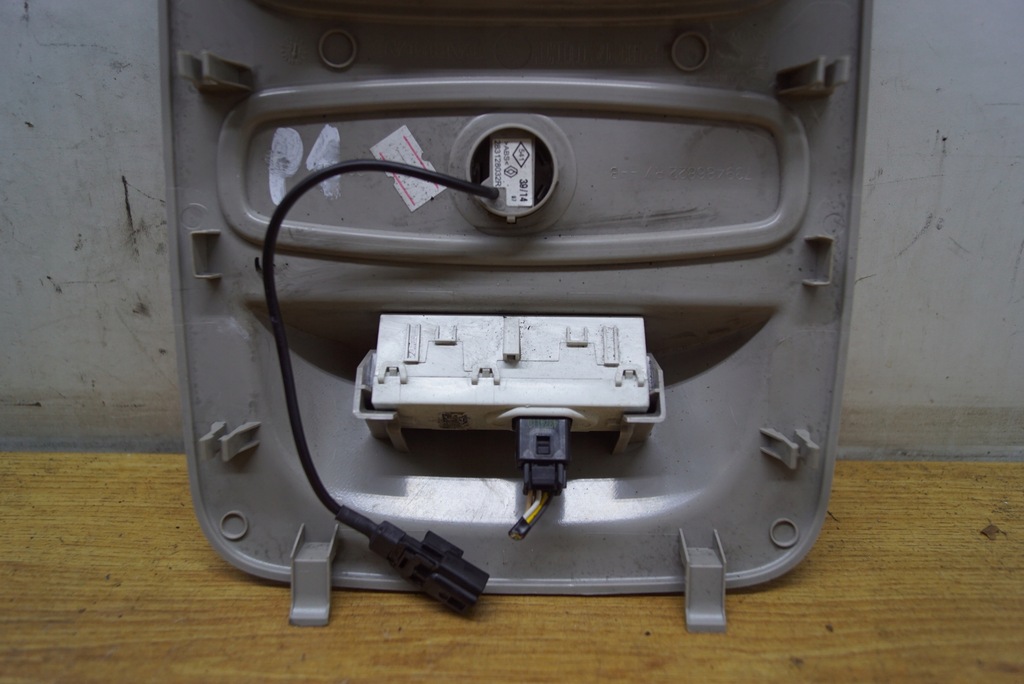 фото №7, Лампа потолочный перед renault captur i